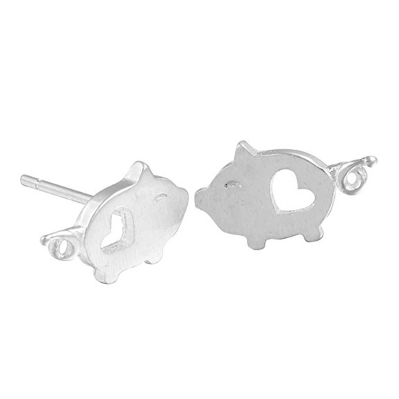 Jewelry - ❤️4 for $20 Sale❤️Cute Piggy Stud Earrings